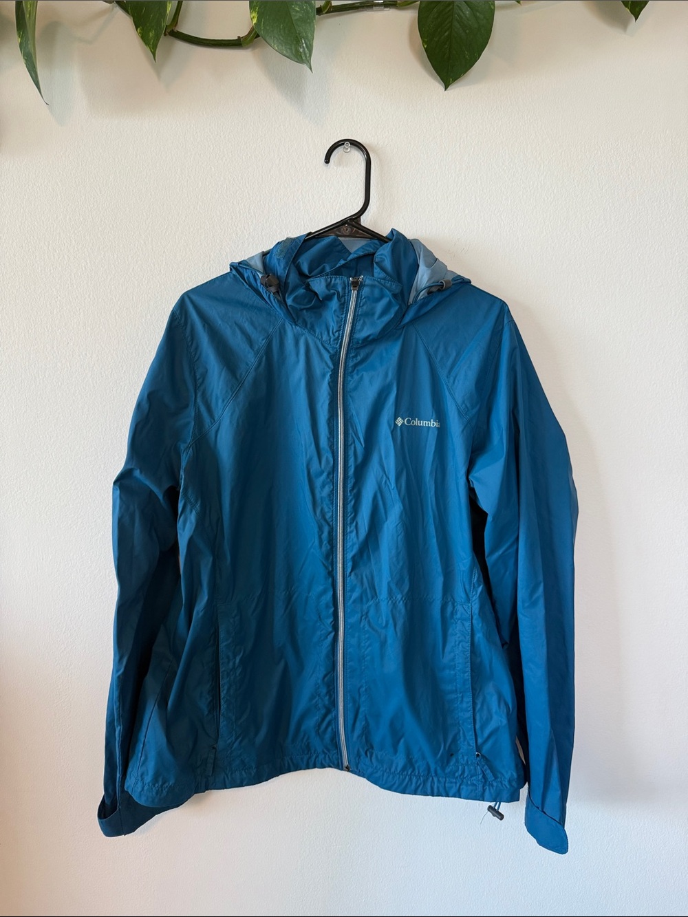 Columbia Blue Packable Hooded Wind Breaker Jacket